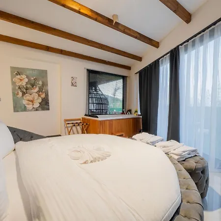 Grand Paradise Hotel